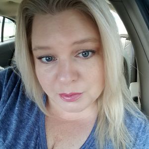 Meet your Posher, Leanna